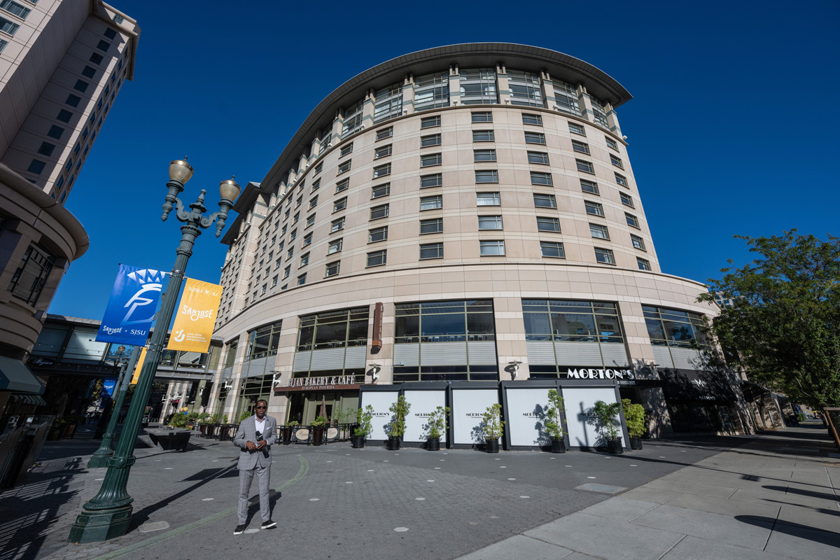 /news/_files/images/sjsu-banner-downtown-with-reporter.jpg
